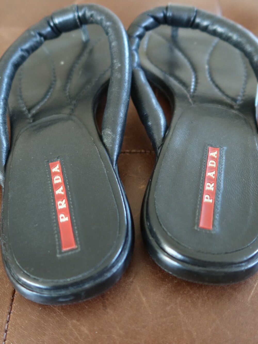 Vintage Prada black leather "Calzature Donna" thong sandals size 6M with box - Picture 7 of 12